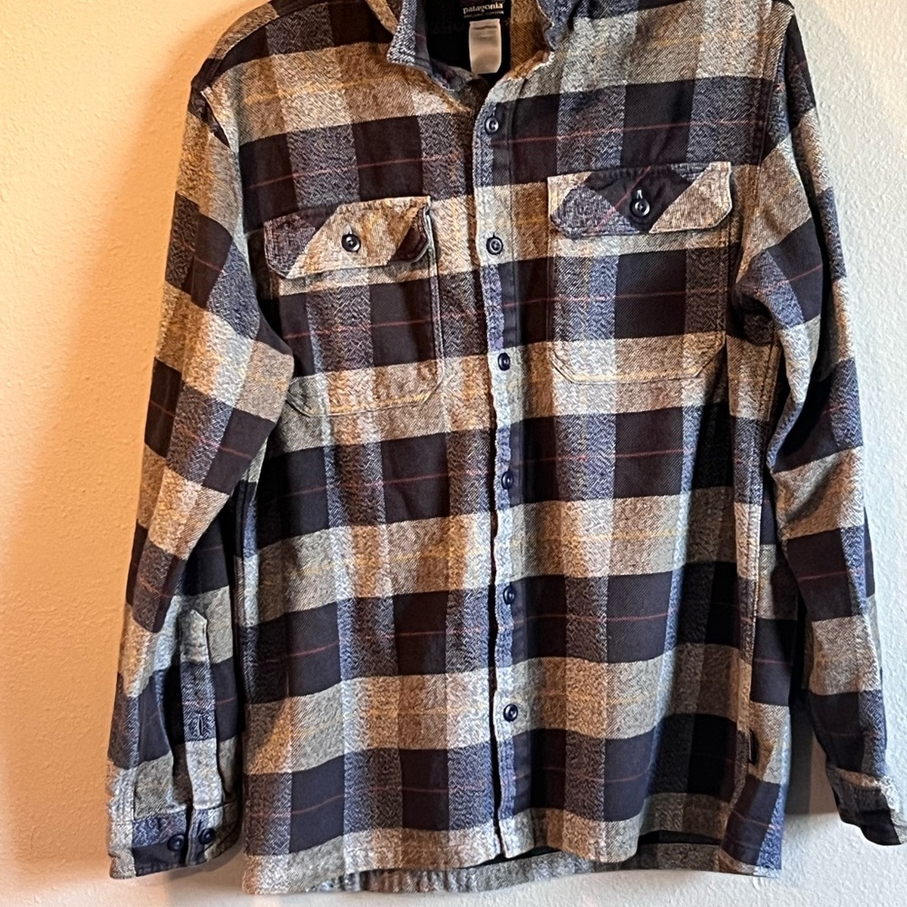 Men's Patagonia Fjord  Organic Cotton Flannel Button-Up Blue Plaid, Size…